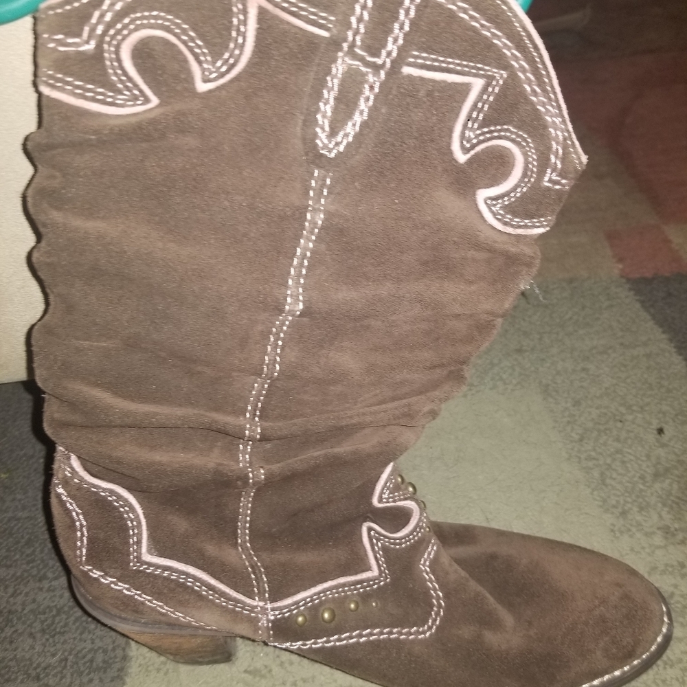 Boots - Picture 4 of 5